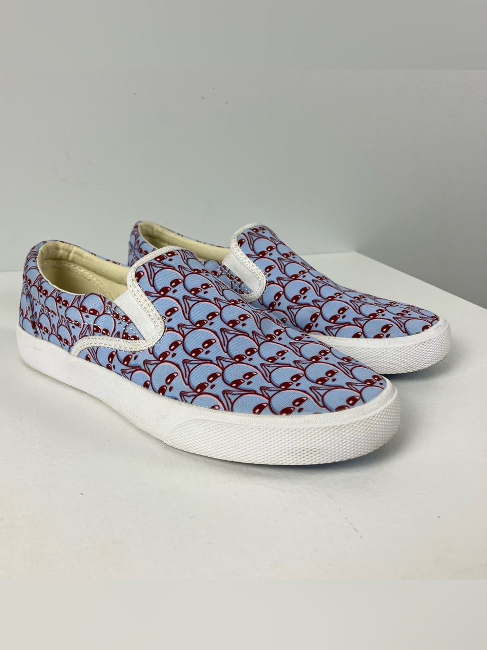 Strange Planet Alien Print Slip-On Sneakers Bucketfeet Women’s 8.5 Men’s 7